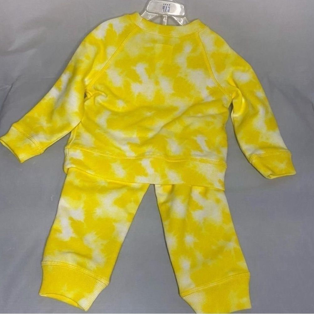 Baby Gap yellow tie dye jogger set